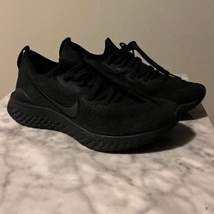 women’s black nike running shoes, size 10